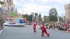 Vlak měl europoslance zavézt do Štrasburku. Místo toho skončili v Disneylandu
