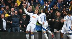 Leeds a Burnley se vrací mezi elitu. Debakl Stoke City vedl čtyřgólový střelec