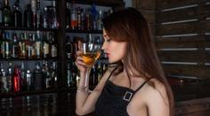 Inspektoři vyslali děti koupit alkohol, ty neměly problém sehnat pivo a víno