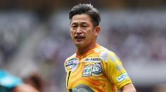 Nejstarší fotbalista si prodlouží kariéru. Japonský Jágr si zahraje v Portugalsku