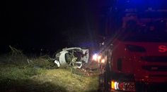 Tragická nehoda u Prahy, řidič převrátil auto na střechu