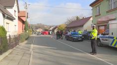 Muže ze Vsetínska obvinili z vraždy. Známého prý bodl a přejel autem