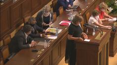 Poslanci schválili rekordní schodek rozpočtu. Zvyšuje se už potřetí
