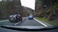 Vůz autoškoly ohrožoval jiné řidiče. Bezohlednou jízdu zachytila kamera