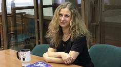 Zakládající členka kapely Pussy Riot utekla z Ruska. Hrozilo jí vězení