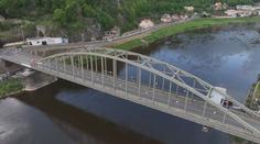 V Děčíně uzavřeli důležitý most. Podnikatelům klesly tržby, doprava kolabuje