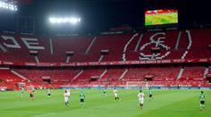 Liga mistrů se rozehraje na domácích stadionech, rozhodla UEFA