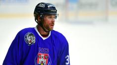 Dva roky nehraješ a už tě faulují, hokejista Duda popsal svůj comeback