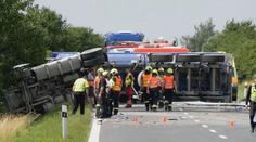 Tragická dopravní nehoda: Zemřel motorkář, další řidič je v nemocnici