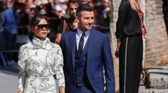 Beckhamovi se opět směje celý svět. Tentokrát si z něj vystřelila manželka