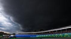 Šílené, popsal bouři Verstappen. Divák natočil, jak nad ním odletěla střecha