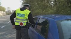 Ženu, která jela bez řidičáku, vyzvedl na policii manžel. Taky bez řidičáku