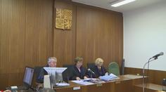 Soudcům klesnou platy o asi 25 tisíc ročně. Začali se bránit žalobami