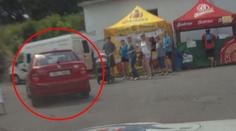 Ujížděl policistům, najel do lidí. Uskočili na poslední chvíli