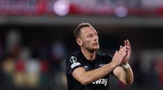 Hammers s Coufalem v základu berou tři body. Slovan Bratislava padl v Arménii