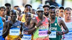 Smutný konec maratonské legendy. Místo zlata jel Kipchoge do cíle taxíkem