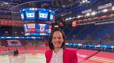 Pozor, u mikrofonu žena. Komentátorka NHL přepisuje historii, jak se vám líbí?