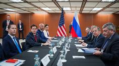 Američané obnovují jednání s Ruskem o Ukrajině. Rubio se v Asii potkal s Lavrovem