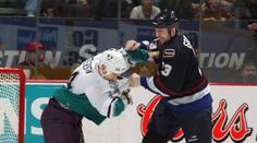 Bývalý rváč chce po NHL za své bitky odškodnění v miliónech!