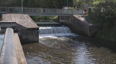 Škola vymyslela, jak ven z energetické krize. Chce zprovoznit vodní elektrárnu
