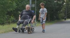 Ruplo mu v zádech, ztratil obě nohy. Nejtvrdší ránu mu zasadil posudek od lékaře