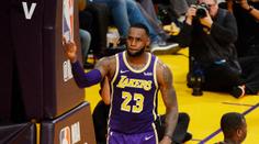 LeBron přišel o play off, Harden nastřílel neuvěřitelných 61 bodů!