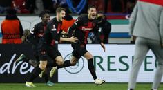 Schick dvěma góly v nastavení spasil Leverkusen. Trefil se i Barák