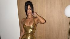 Hamilton a Kardashianová se vášnivě líbali před Eiffelovkou. Fanoušci už mluví o svatbě