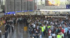 Poplach ve Frankfurtu! Letiště evakuovali, rodina šla bez kontroly