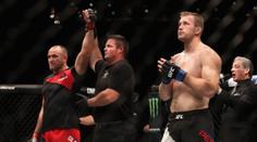 VIDEO: Peštu uškrtil ’Hroznýš’! Zápas se zapsal do historie UFC