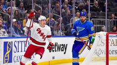 Nečas pomohl gólem v oslabení k jasné výhře. V Calgary padlo 14 branek