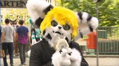 VIDEO: Chlupatá party v Německu! Sešli se tam příznivci plyšových převleků