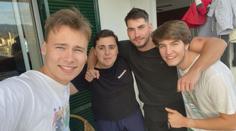 Čeští turisté uvízli v zahraničí. Mají covid-19, nemůžou si jít ani nakoupit