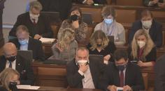 Poslanci dnes projednají dvojí zdanění a nasazení vojáků v Africe