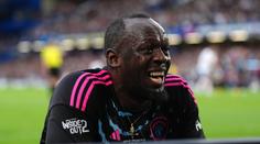 Ošklivé zranění sprintera Bolta. Při fotbale ho odnášeli na nosítkách