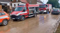 Nejvyšší výstraha! Českem se hnaly extrémní bouřky, voda zaplavila ulice