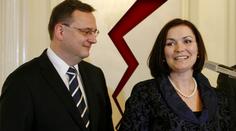 Nečasovy problémy: Soud mu nařídil platit obří alimenty, má hypotéku a přišel o plat premiéra