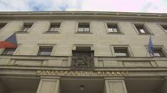 Vláda hledá, kde ušetřit peníze. Mezi ministry vznikají první spory