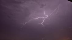 Meteorologové určili, kde za pár hodin udeří bouřky. Hrozí kroupy a prudký vítr