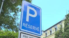 Karlovy Vary bojují s nedostatkem parkovacích míst. Vzniknou nové zóny