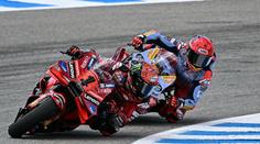 300 tisíc lidí v Jerezu: Márquez doma druhý, Bagnaia stáhl Martína