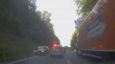 Zběsilá policejní honička! Policisté zastavili řidiče až tvrdým nárazem