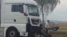 Senior vjel do protisměru. Čelní srážku s kamionem nepřežil