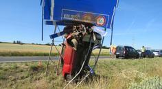 Jak se jí tohle povedlo? Řidička napasovala auto do značení! FOTO