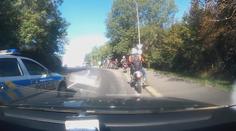 Motorkáři uvízli v policejní síti. Tyto stroje nemají na silnicích, co dělat