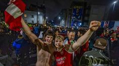 Ikona Arsenalu v čele oslav! Ian Wright pařil s fanoušky po zisku titulu