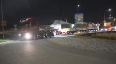 Obří turbína komplikovala dopravu. Míří přes Polsko až do Švédska