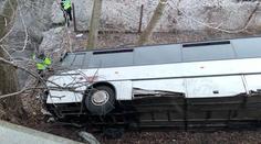 Autobus se v Mělníku zřítil z mostu! O nehodě promluvil svědek