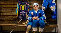Hraje hokej i bez nohy! Mladý bojovník prohání i zdravé sportovce