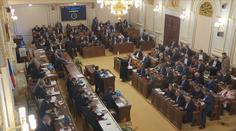 Volby, zvyšování platů i mediální novela. Politici budou mít v roce 2025 napilno